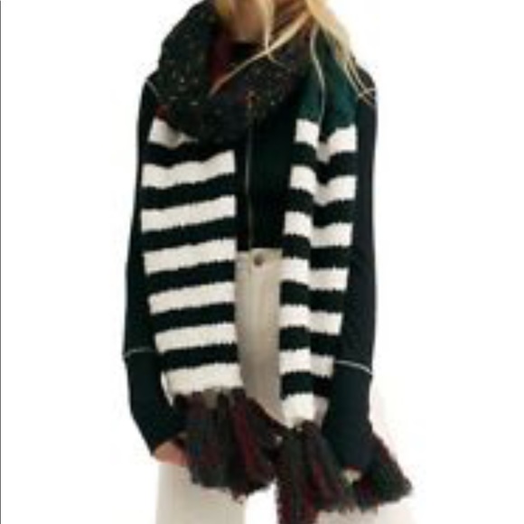 🆕New with tags FREE PEOPLE NOVA TASSEL SCARF - Picture 1 of 9
